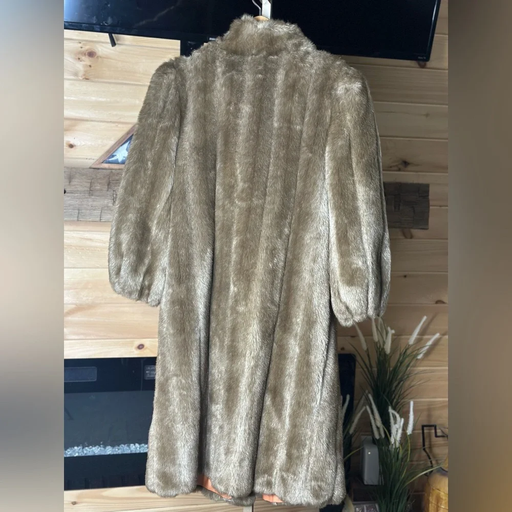 EUC Women’s Gorgeous Vintage Faux Fur Coat - Picture 2 of 14